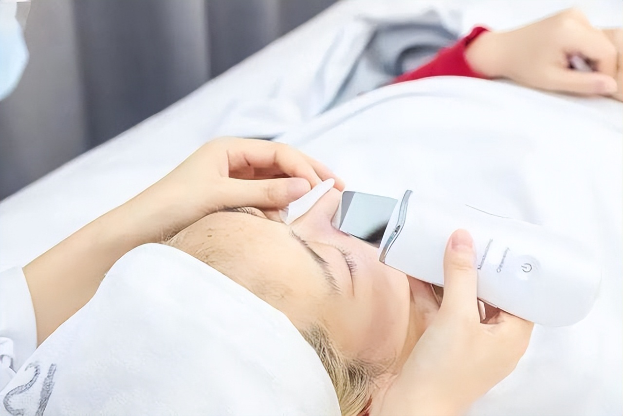 鼻子里挤出的白色细条是螨虫吗,鼻子上的螨虫怎么去除最快方法