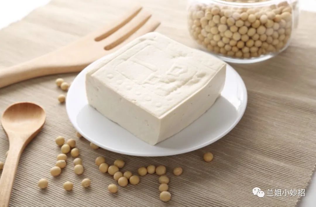 吃完菠萝一小时内别碰此种食物,吃菠萝酸碱中和