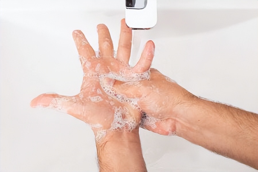 几块钱一瓶的炉甘石洗剂，虽不起眼，但可以改善这些常见病