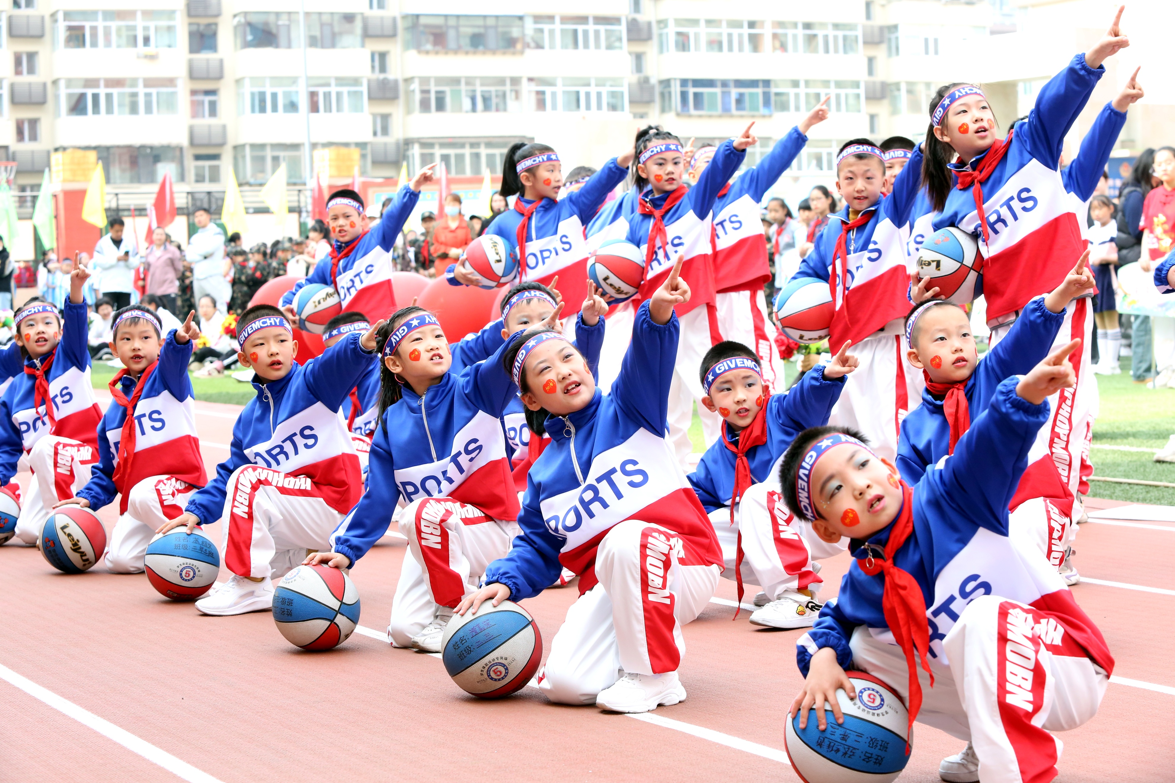 斗争精神迎挑战奋进拼搏创未来——迎泽区双东小学举行春季运动会