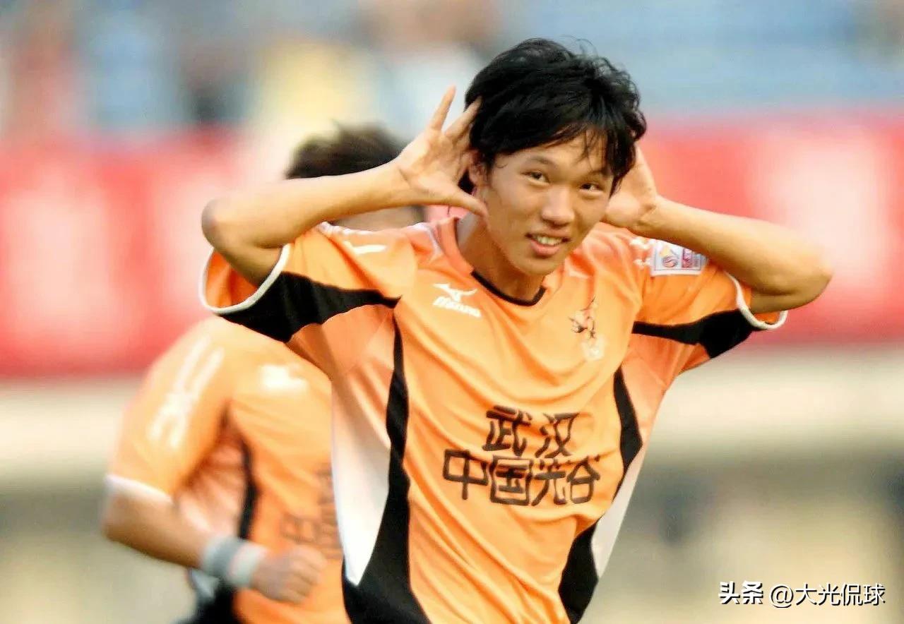 中国足球赢韩国邓卓翔,邓卓翔亚洲杯
