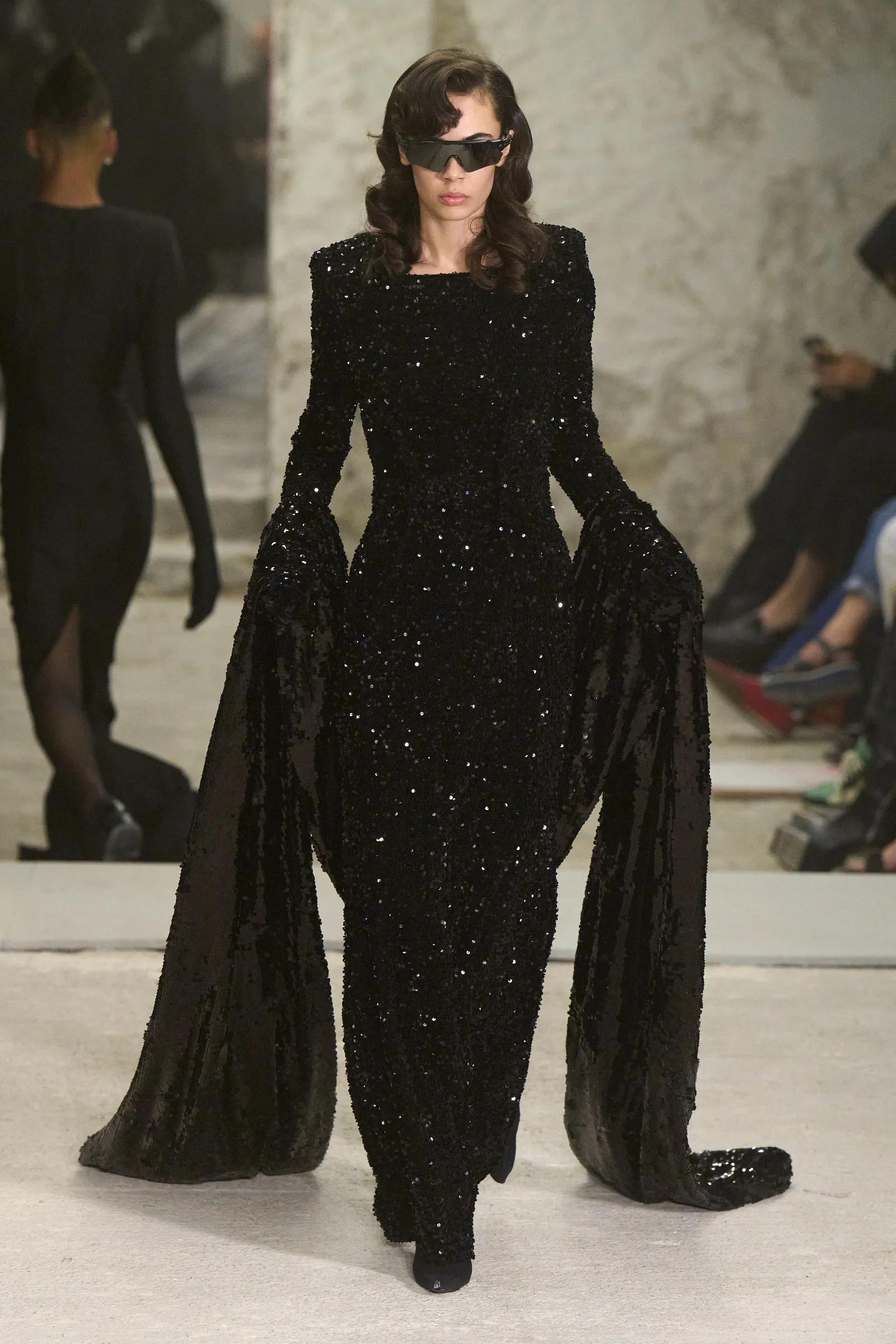 从《王冠》到《白莲花大饭店》，女主穿搭就是你23春夏时尚教科书