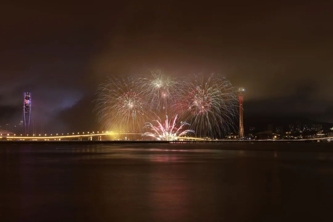【明晚！第二个烟花夜】一边看烟花、一边品尝美食、玩游戏、看表演！
