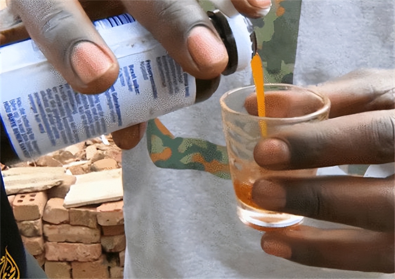 非洲小国沦陷在“止咳糖浆”里,年轻人一日喝4瓶,根本无心工作