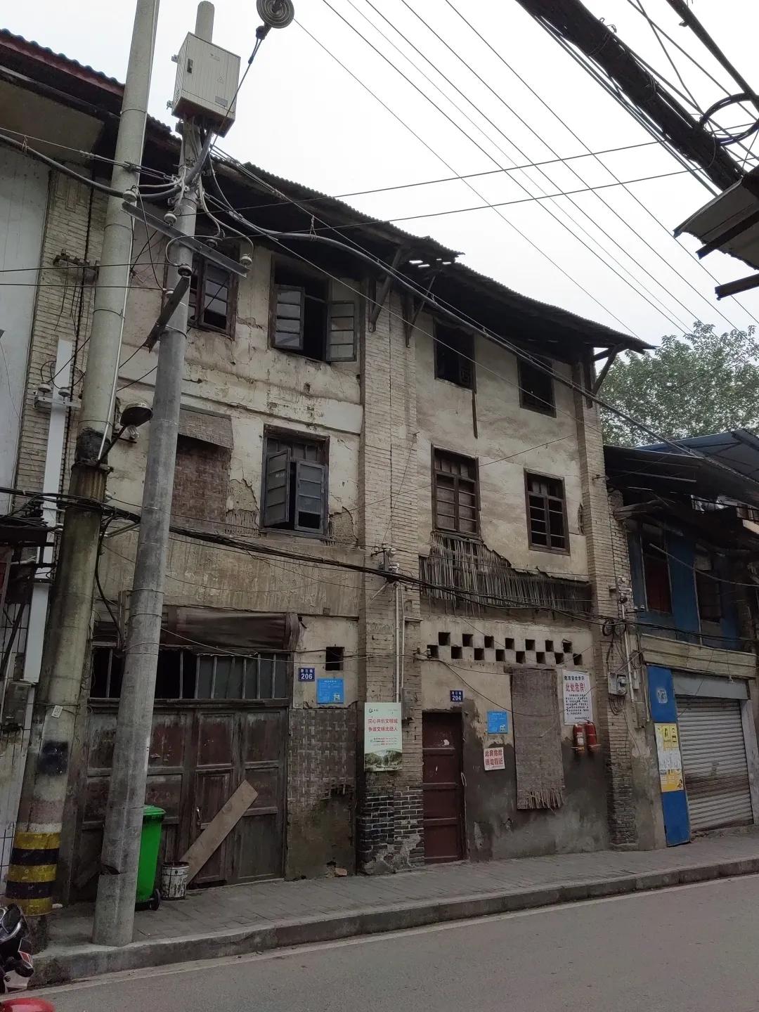 2元轮渡、怀旧老街……这里藏着难得一见的老重庆韵味