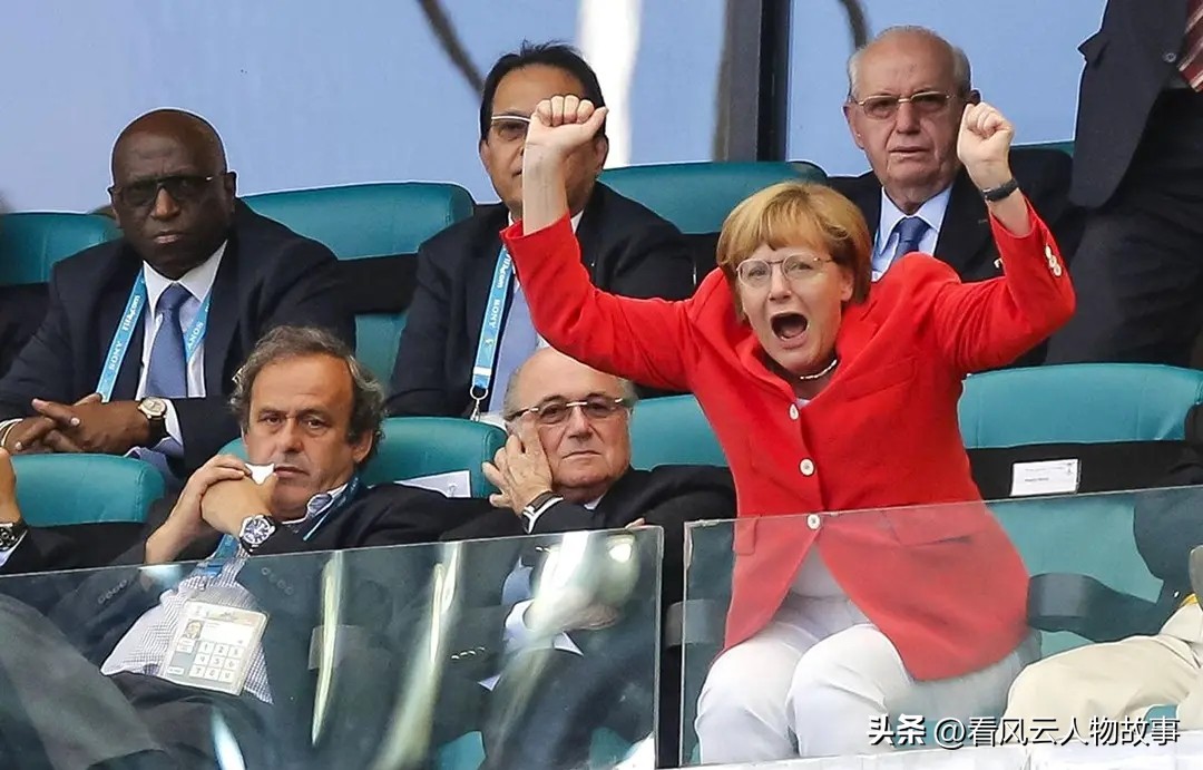 马克龙加入法国队赛后狂欢,马克龙和默克尔欧洲杯