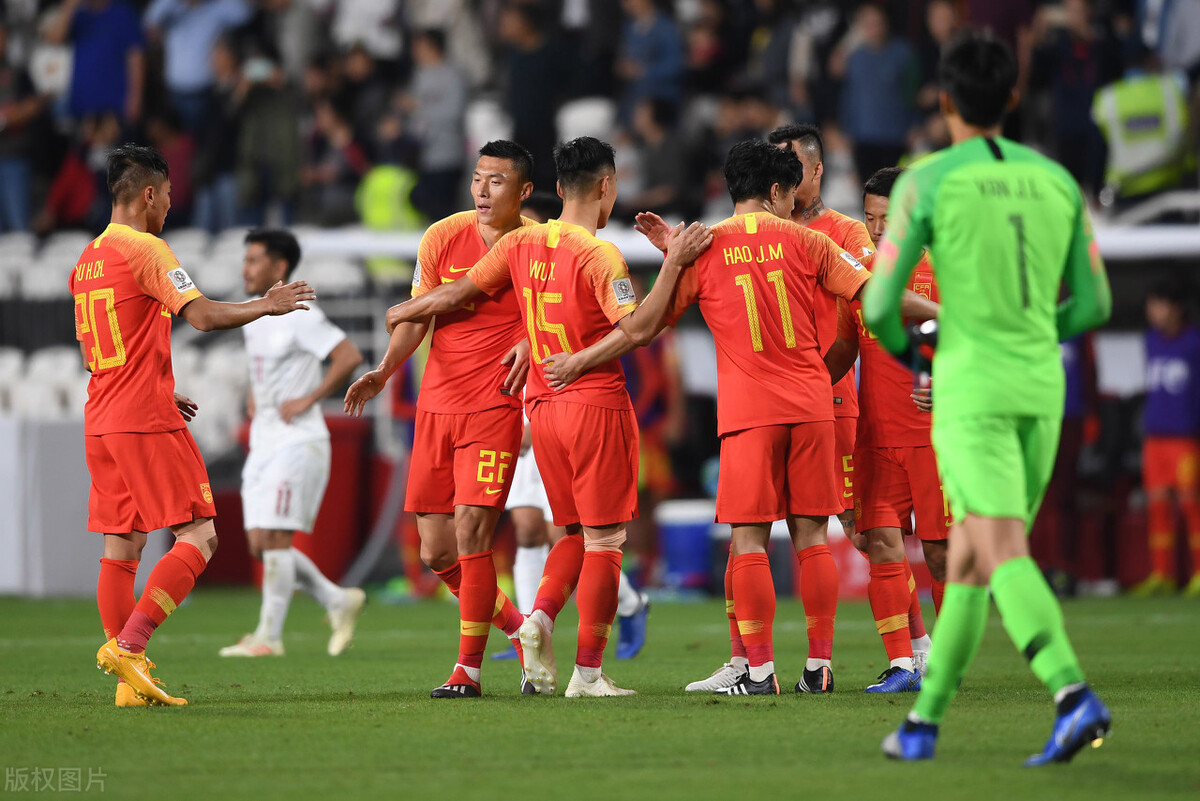 2003东亚四强赛韩国vs日本,2022东亚杯国足vs韩国直播