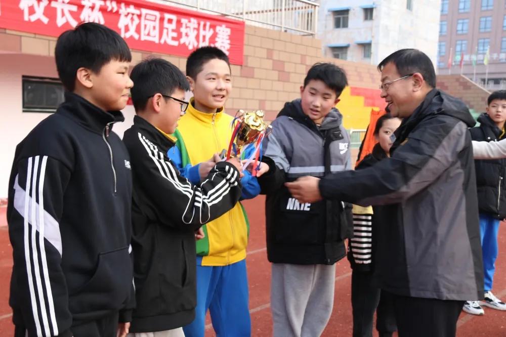 龙泉中心小学足球比赛,龙泉小学校长杯足球比赛