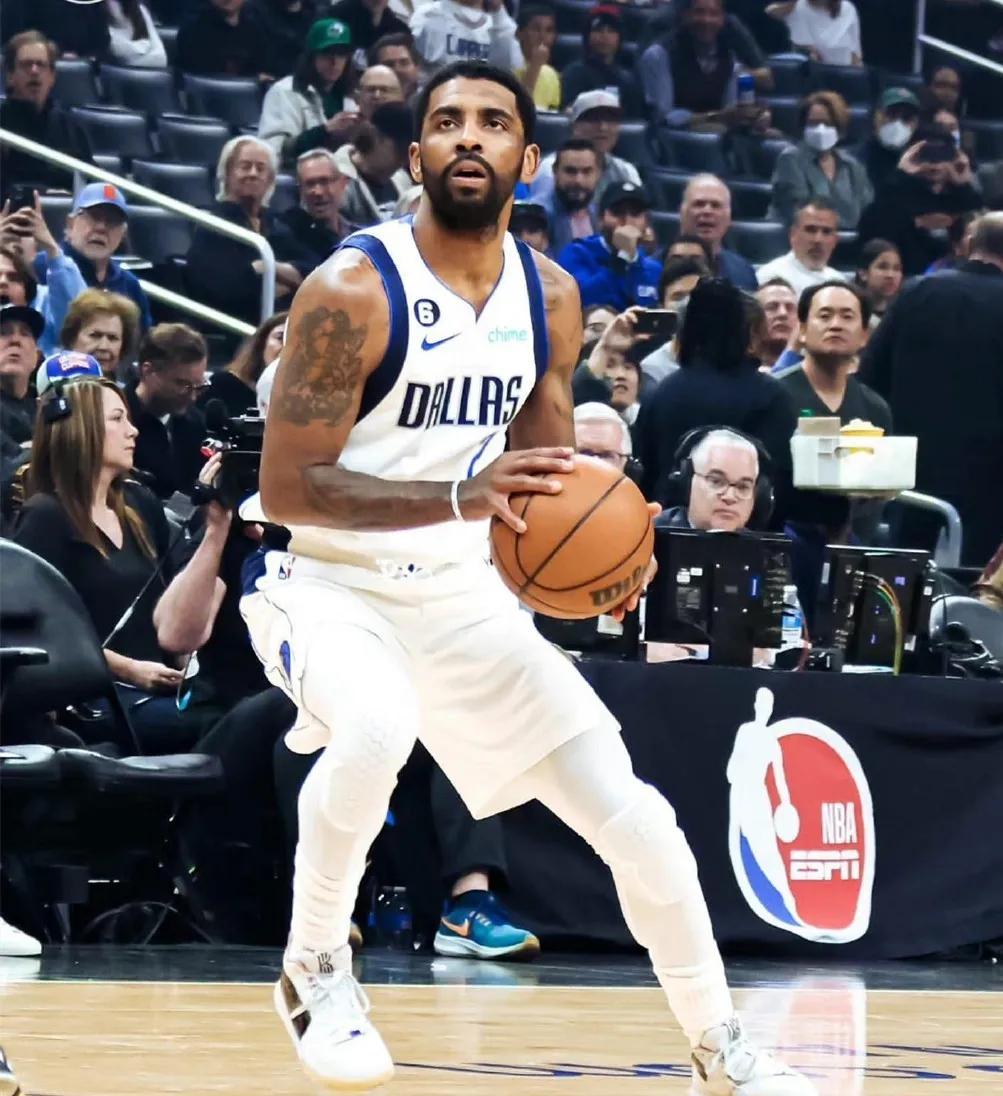 欧文拿掉佳得乐,欧文谈东契奇要攻守一体