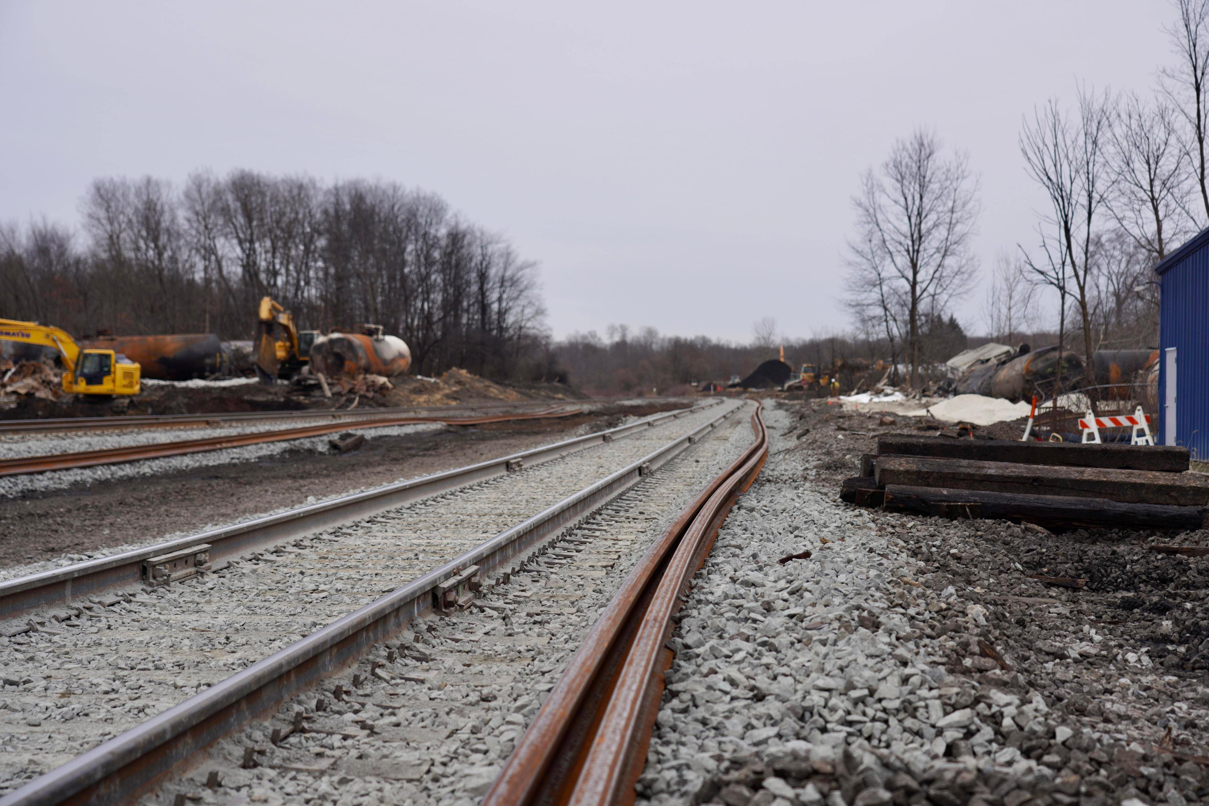 君子莫愁：2023读书只是为了赚钱后，美国俄亥俄爆了！