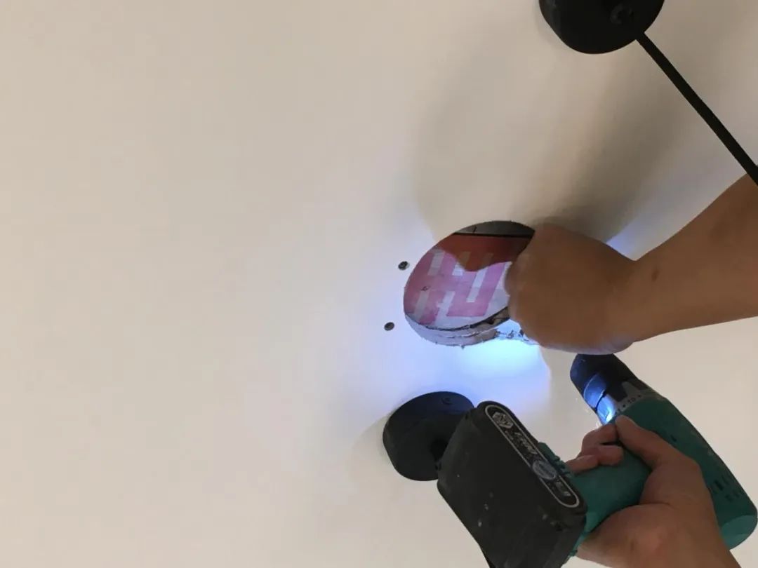 天花孔开大怎么解决,天花板开错孔补洞方法