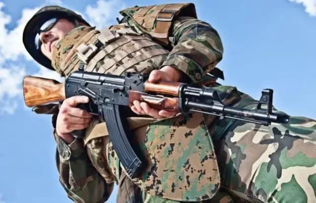 基于ak47深度打造的五六式冲锋枪,五六式冲锋枪和ak47突击步枪