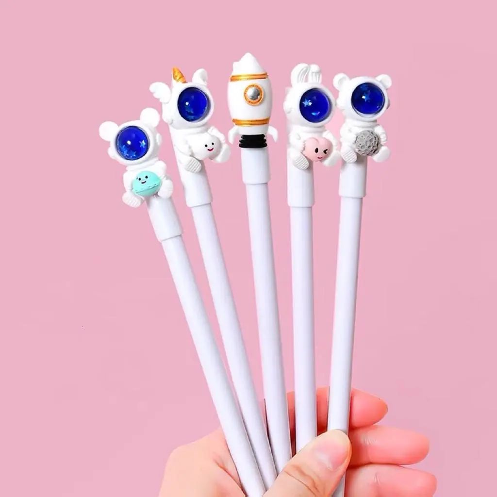 温州小伙摆地摊,摆摊小伙卖文具