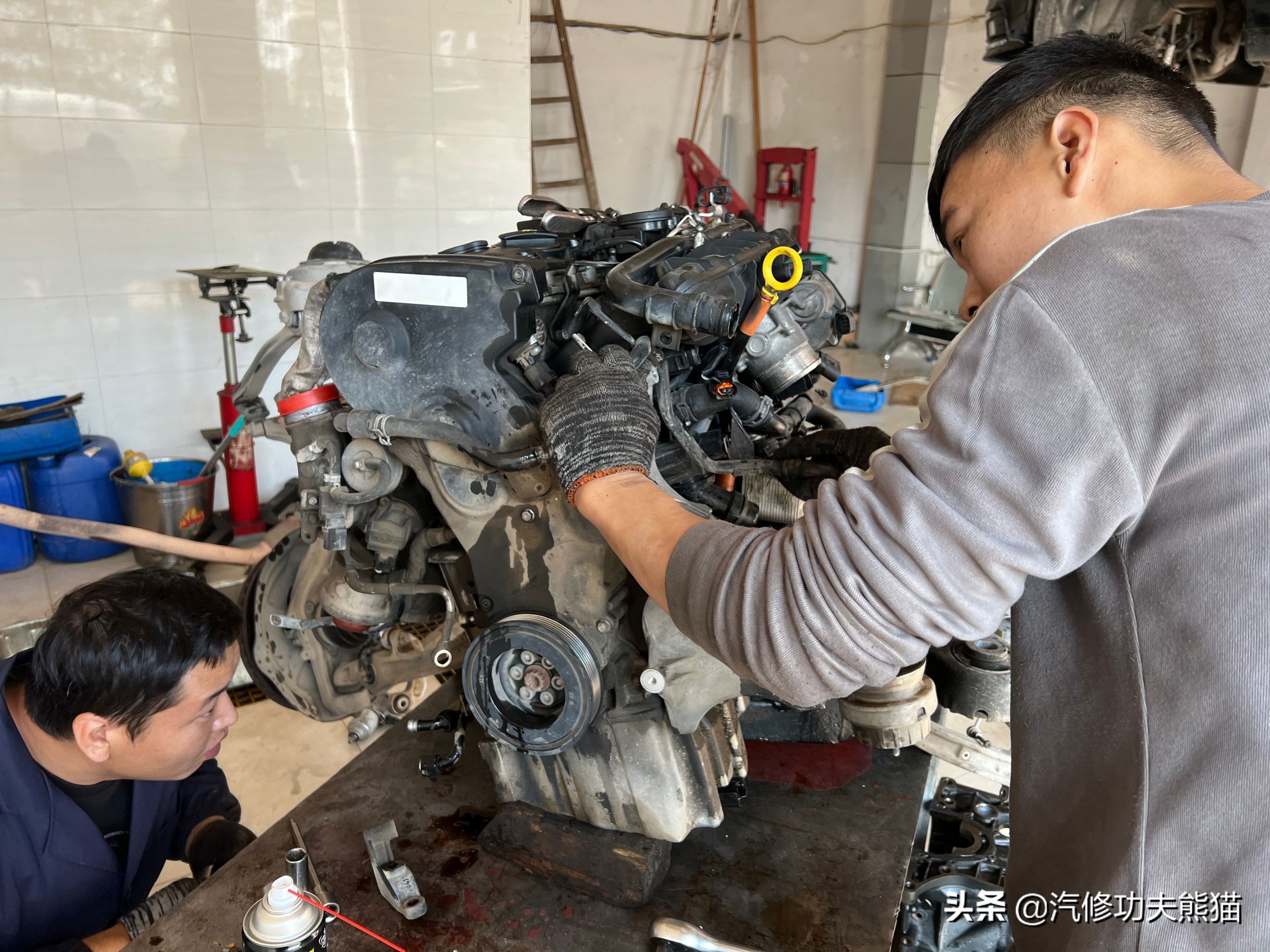 奥迪大众保时捷烧机油专修,2.0t奥迪a6烧机油吗