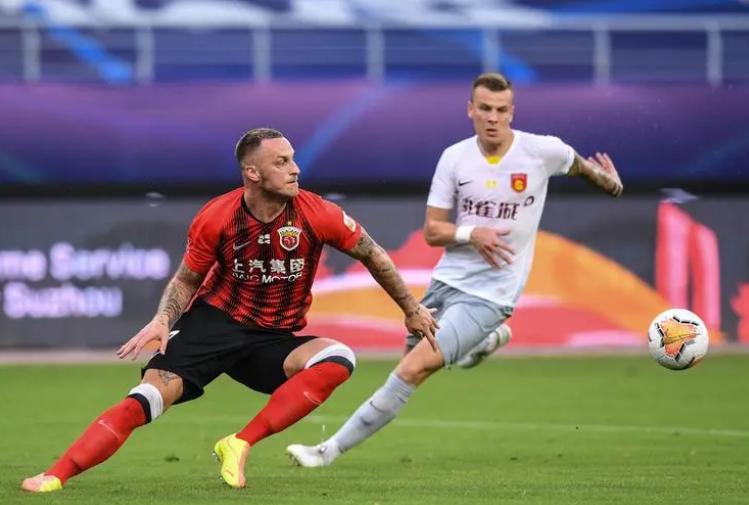 足球场上的政治：18年，奥地利前锋一句脏话，引燃“巴尔干战火”