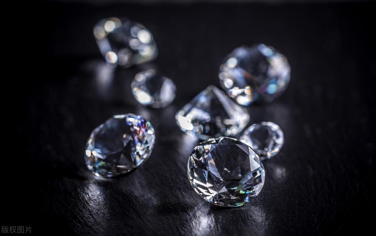 买钻戒要看哪些因素和指标,买钻戒注意哪些坑