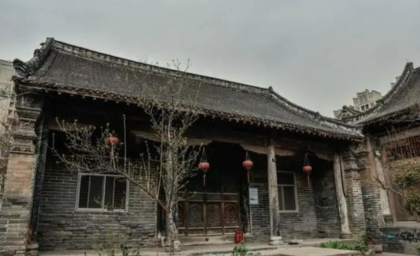 当年那个扬言100亿补偿也不卖房的河南村民，如今成了博物馆馆长