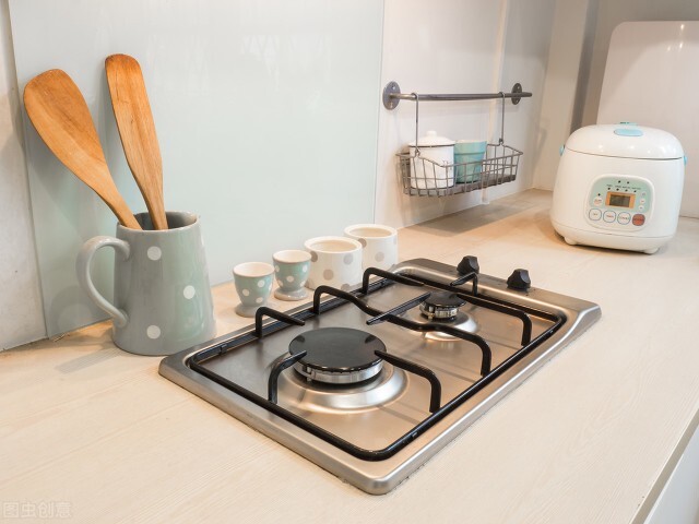 为什么燃气灶左灶不能炒菜,为何燃气灶左边不宜炒菜