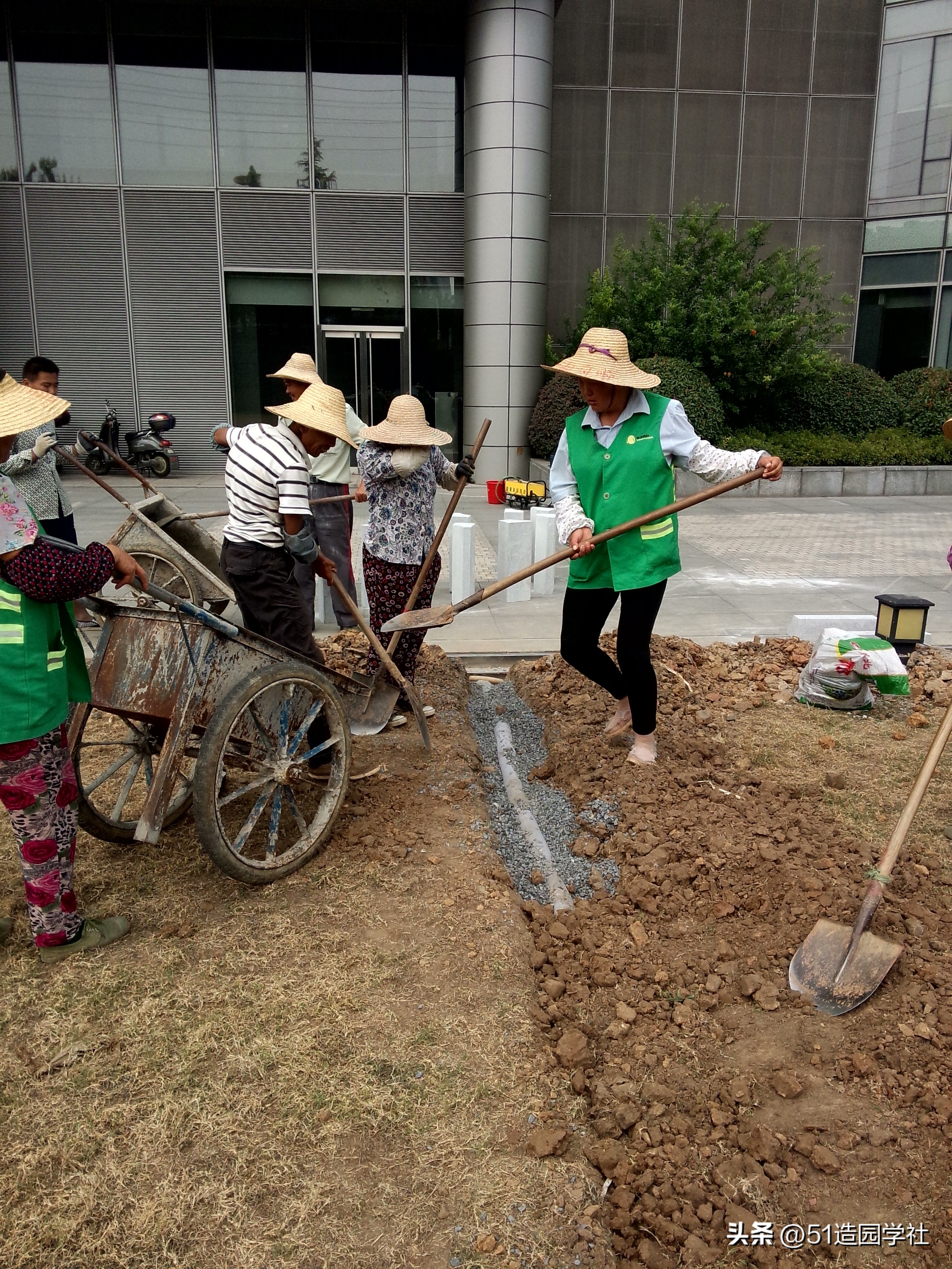 花园草坪排水的最佳方法,庭院草坪排水怎么处理