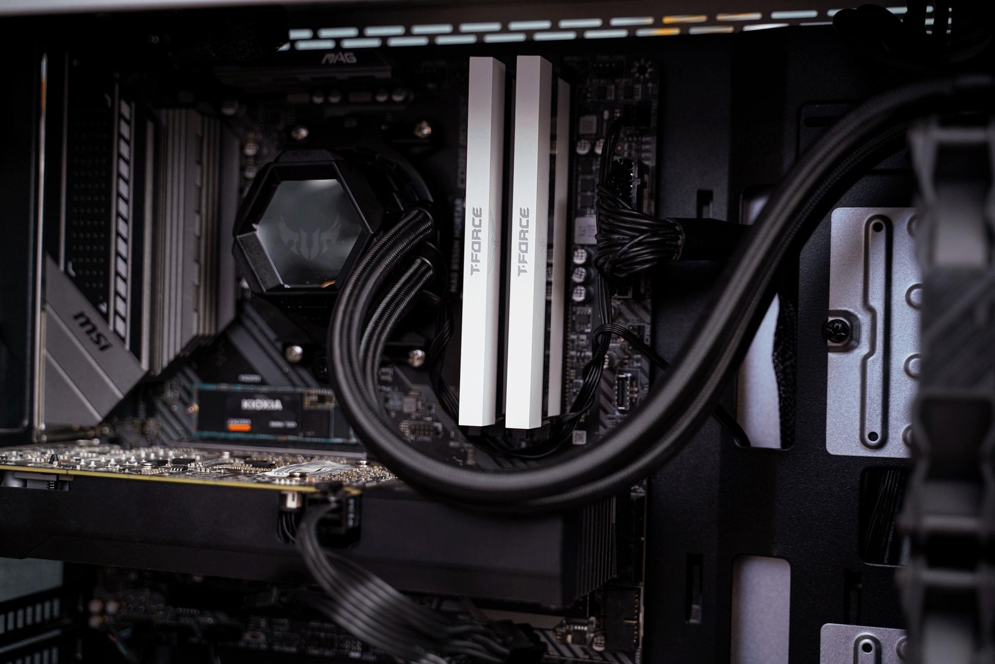 十铨梦境是内存条颜值天花板吗 (十铨梦境16gb电竞马甲灯条评测)