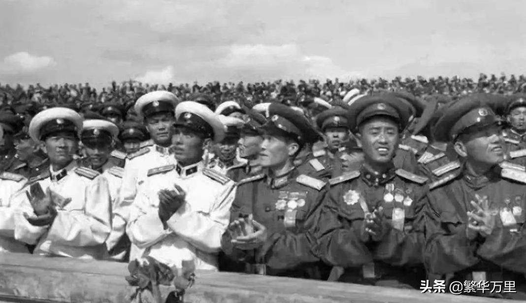 解放军共有几代军服,中国人民解放军1965式军服简介