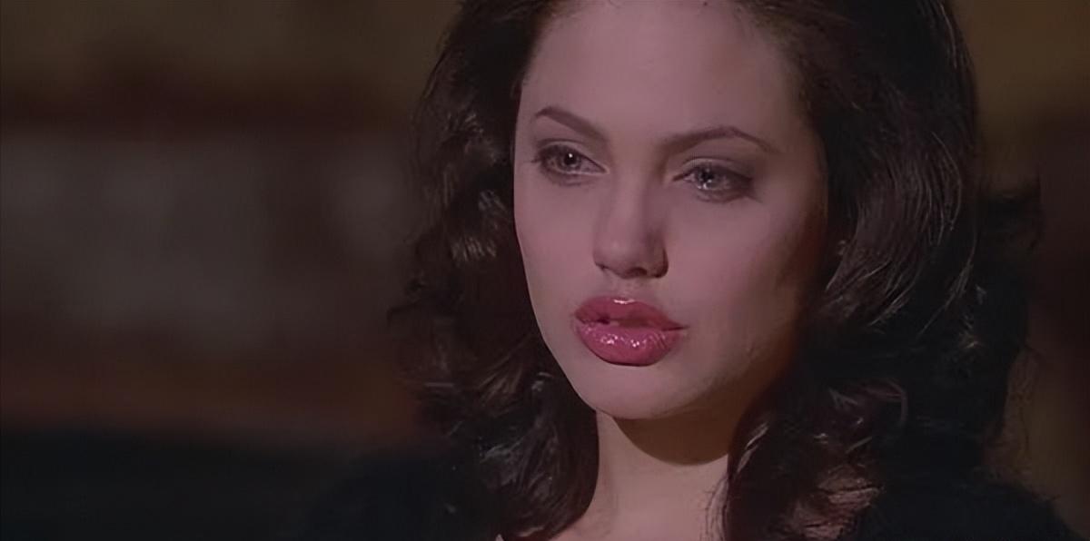 安吉丽娜朱莉1982年出演了什么,朱莉安吉丽娜近年电影