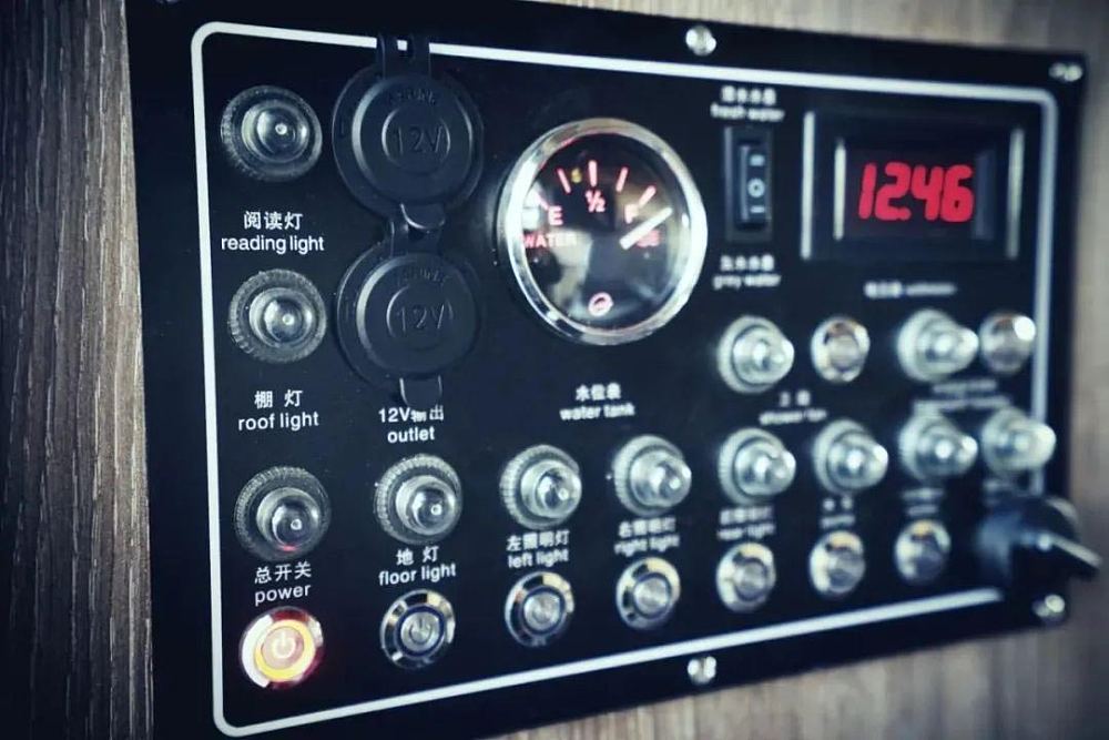 麦卡佰客远征越野房车价格,麦卡越野升顶四驱房车