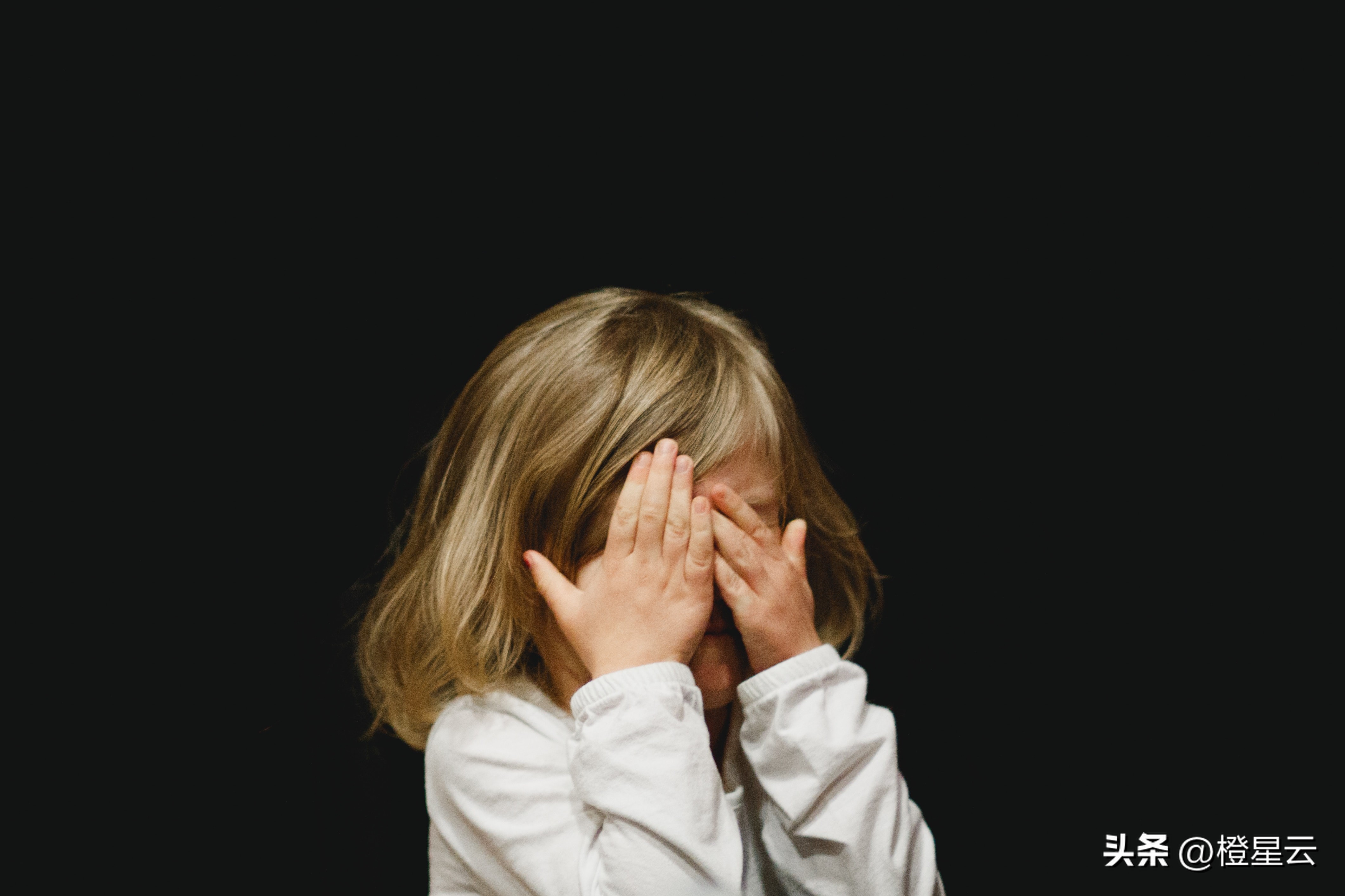 孩子情绪低落怎么安慰,孩子抑郁情绪低落该怎么做