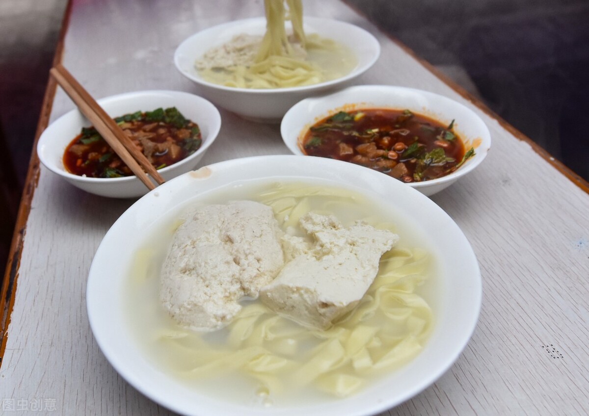 胸口上方中间疼痛大病前兆,胸前心血管