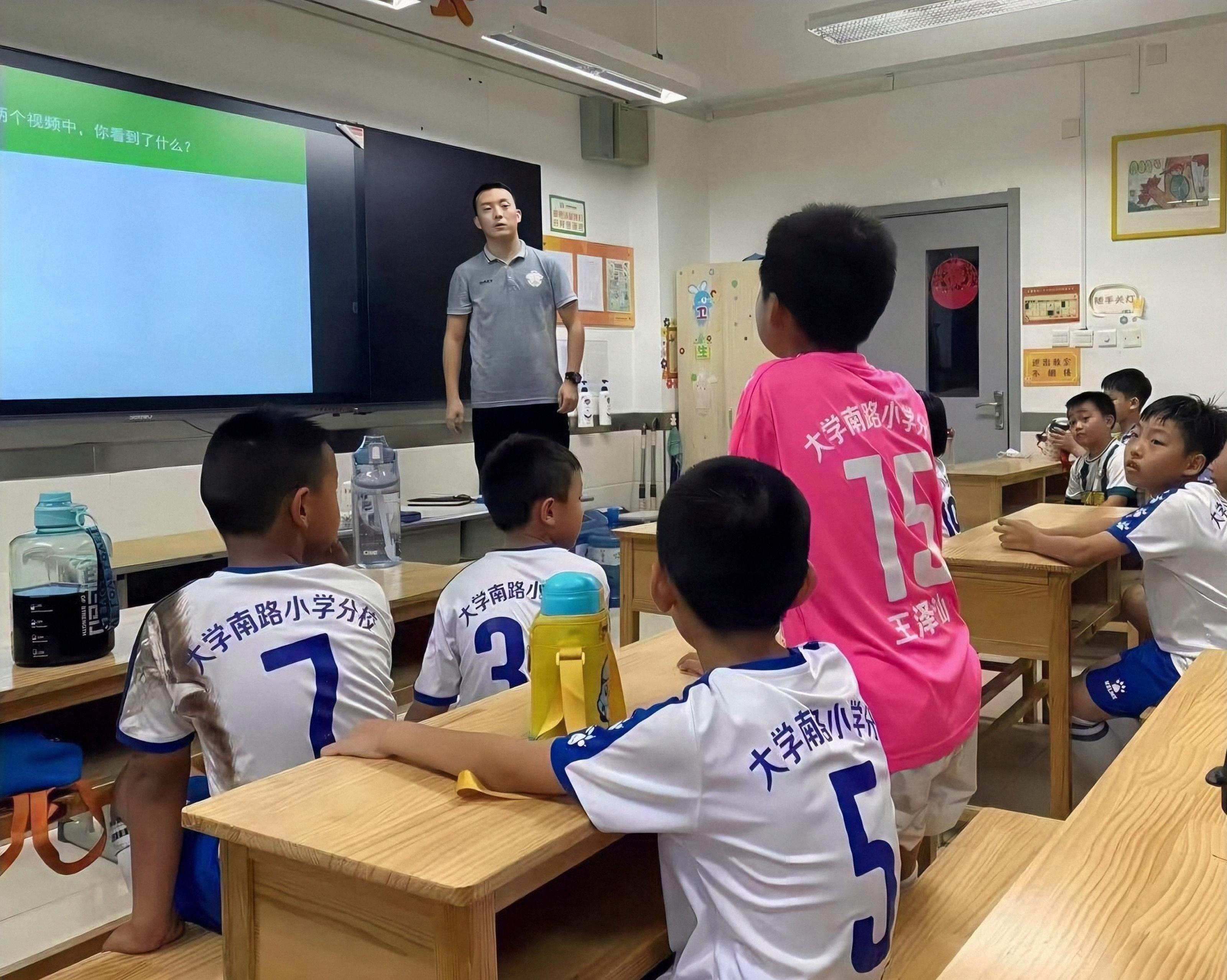 获评全国青少年校园足球特色学校西安市碑林区大学南路小学分校足球魅力势不可挡