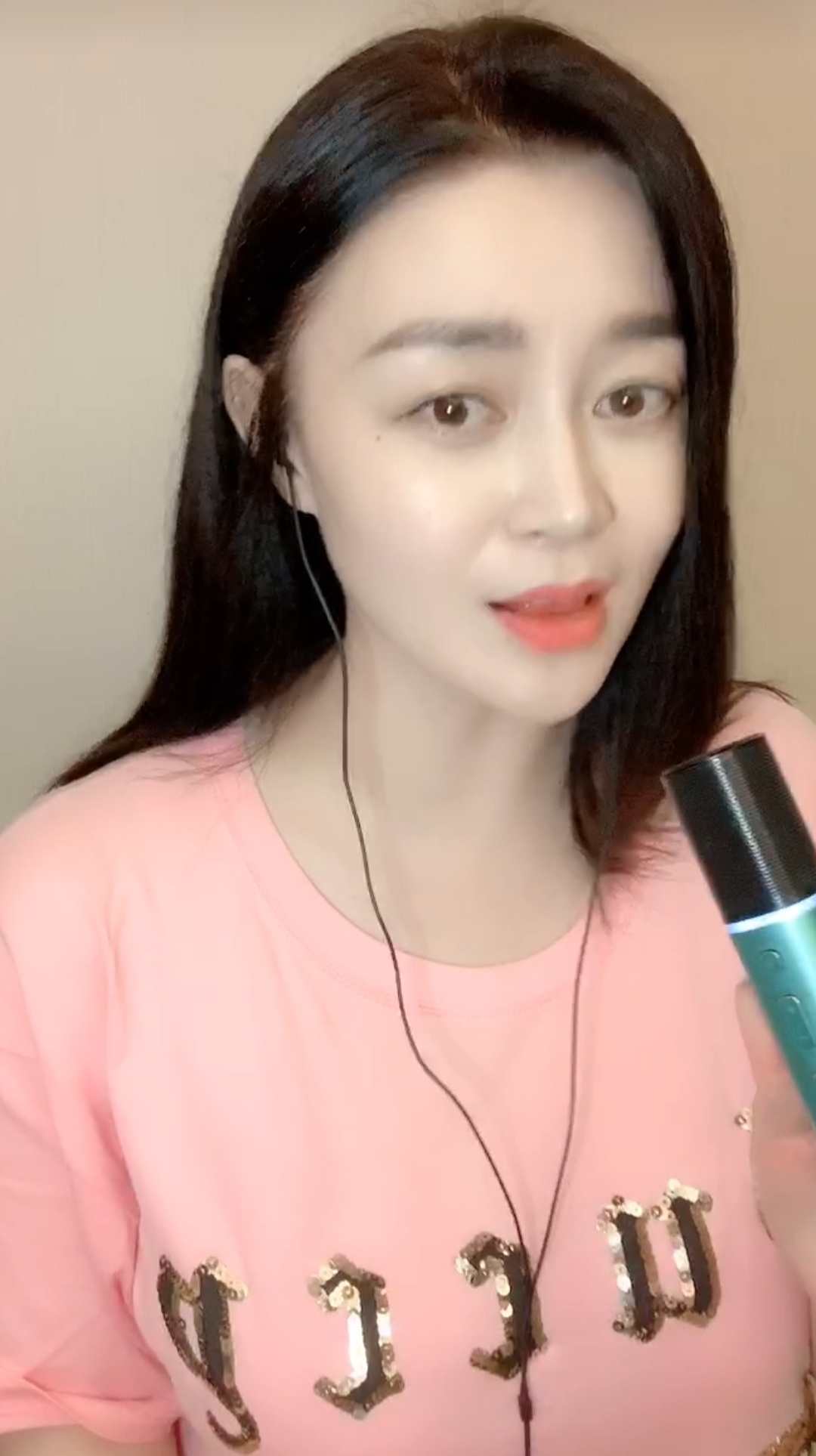 年近40却至今未婚的关婷娜,关婷娜身材