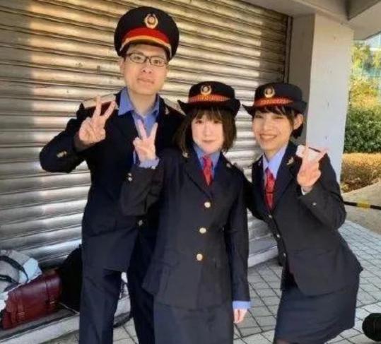 解放军在日本的狂热粉丝，不惜被骂“日奸”也要花钱扮演，为何？