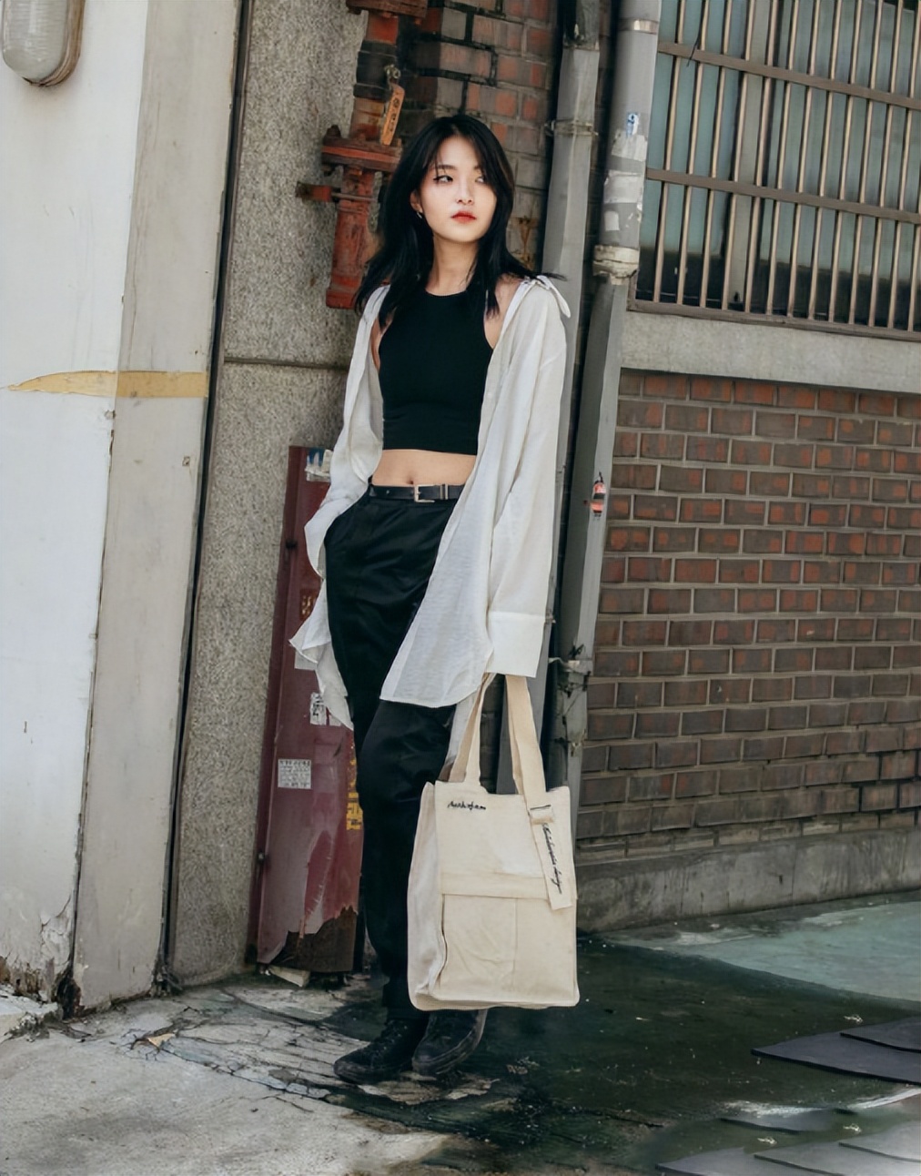 韩国人真的很爱穿黑色衣服,韩国人对身材的执着