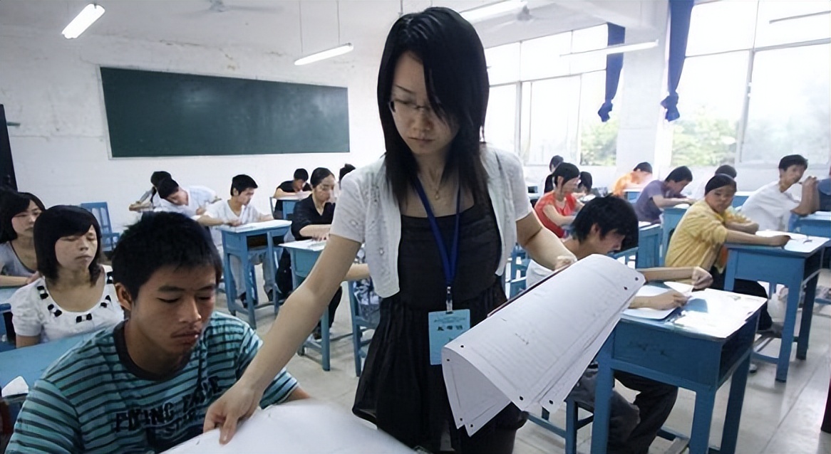 新班主任在家长群里的发言,新上任班主任被家长质疑