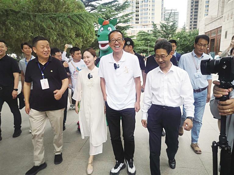 东方甄选甘肃行正式启动俞敏洪：从兰州出发，走向中国文明的每一个重要的点