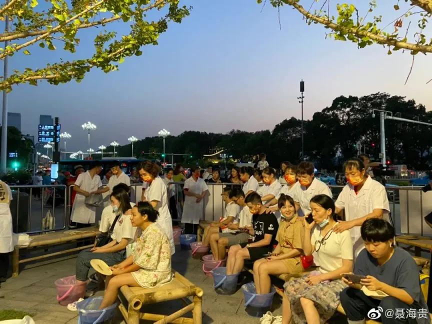 长沙一半人给另一半洗脚,长沙一半人给另一半人洗脚