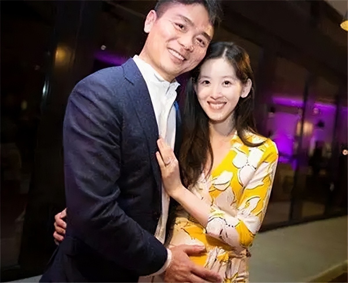 章泽天的丈夫刘强东是谁,章泽天父亲章丽厚