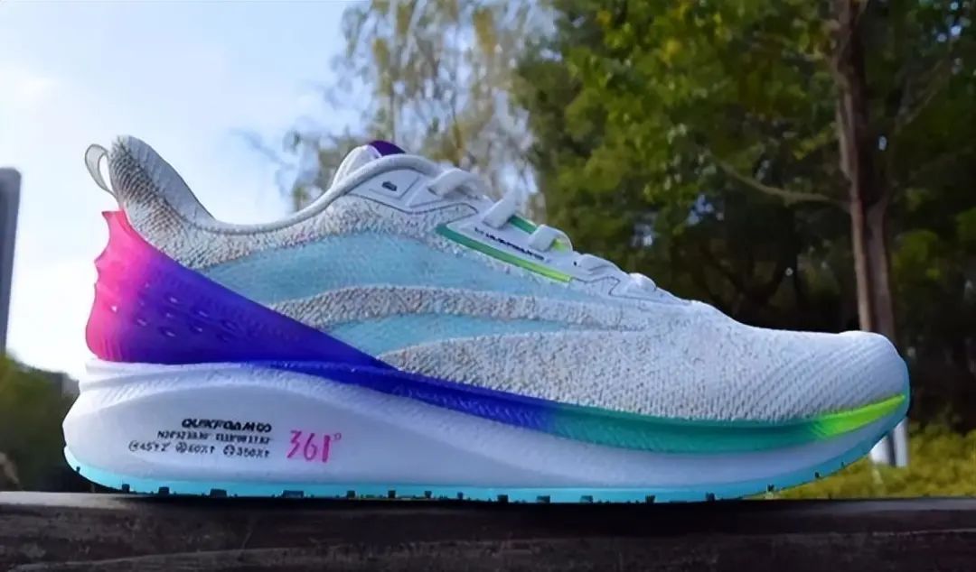 运动跑鞋最软的鞋底什么材质,evatpu鞋底的优缺点