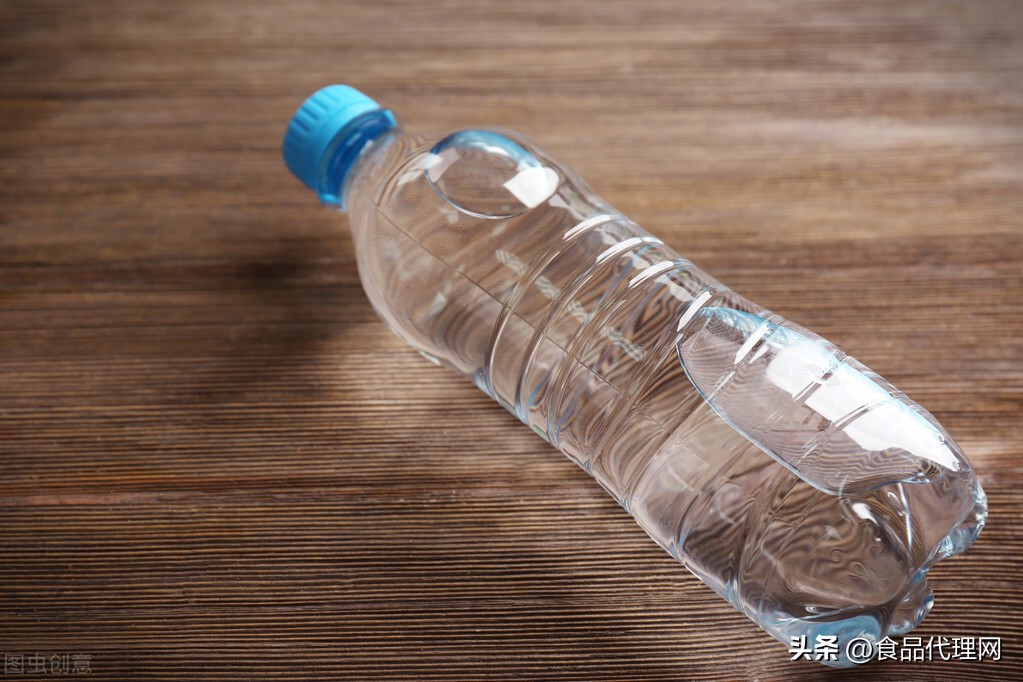 一元水消失高端瓶装水,一块钱矿泉水消失的原因