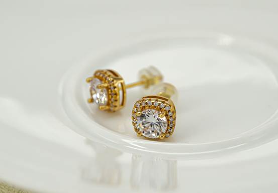 裴秀智在安娜里的穿搭,裴秀智耳环搭配