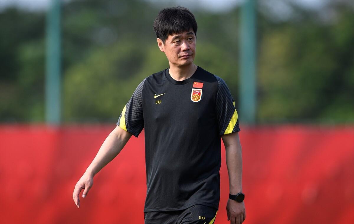 青岛足球教练李霄鹏,李霄鹏鲁能换帅视频