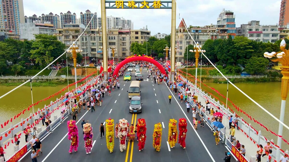 乡村下二十八章受损不均占地户要求补偿，道路建成众组民笑泯恩仇