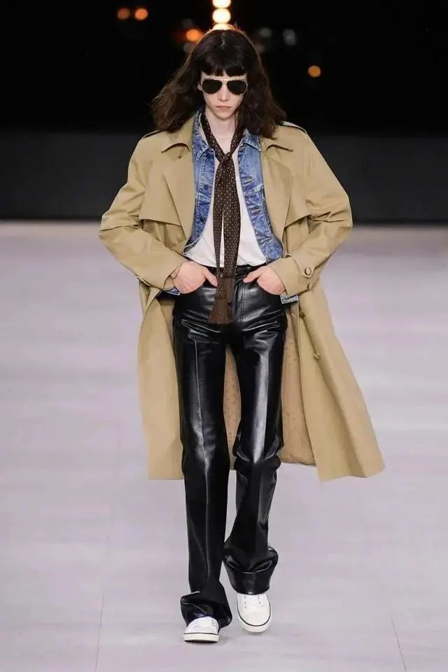 牛仔外套适合春天穿吗,春天必备牛仔外套