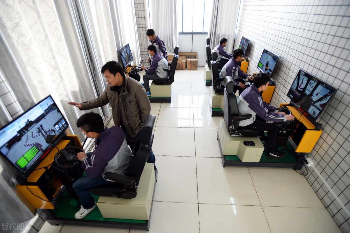 技校都有什么专业适合初中生男孩,技校选高铁专业什么学校比较靠谱