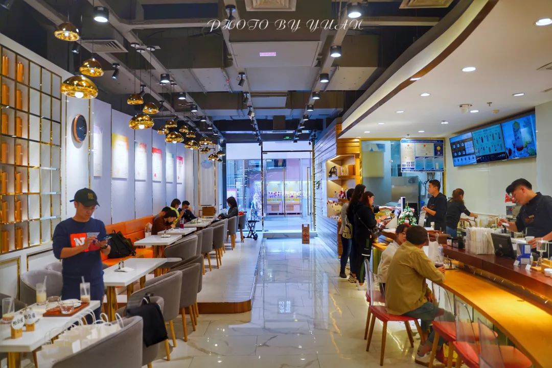 年轻人开奶茶店的优势和劣势,新开奶茶店的出路