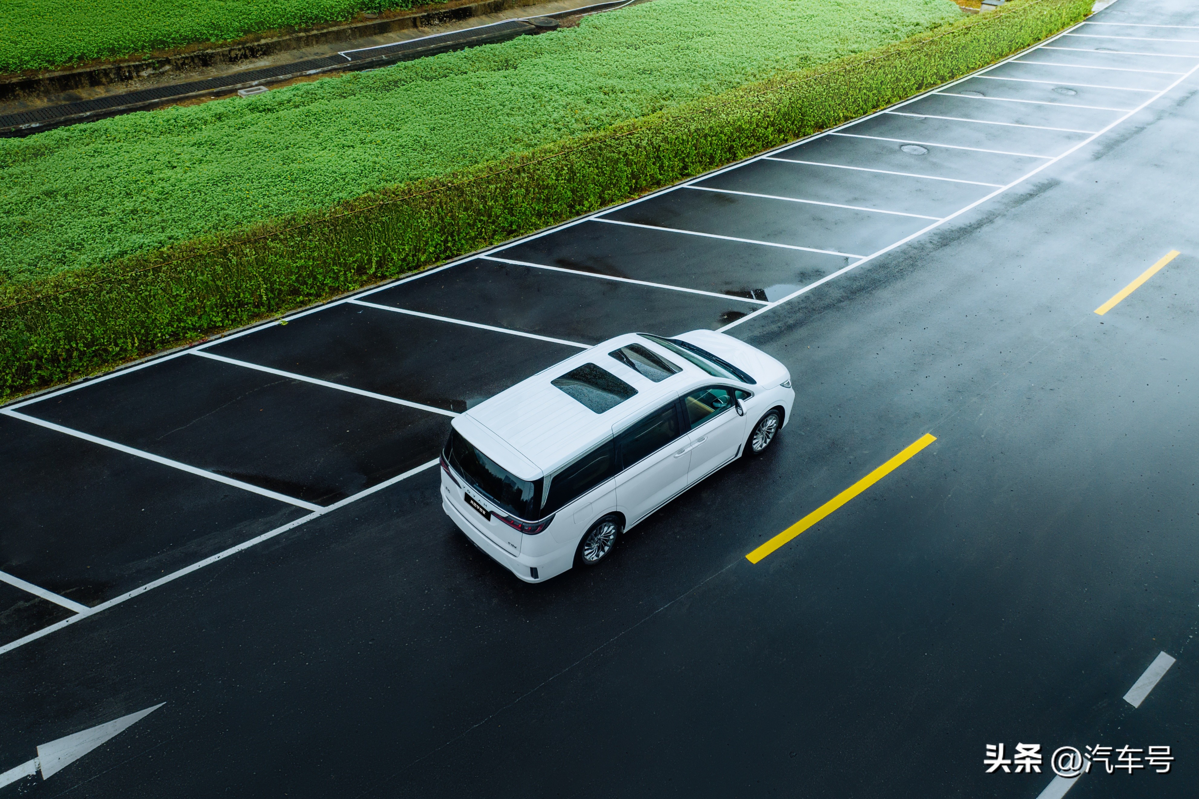 岚图梦想家七座商务内饰,岚图梦想家是保姆车吗