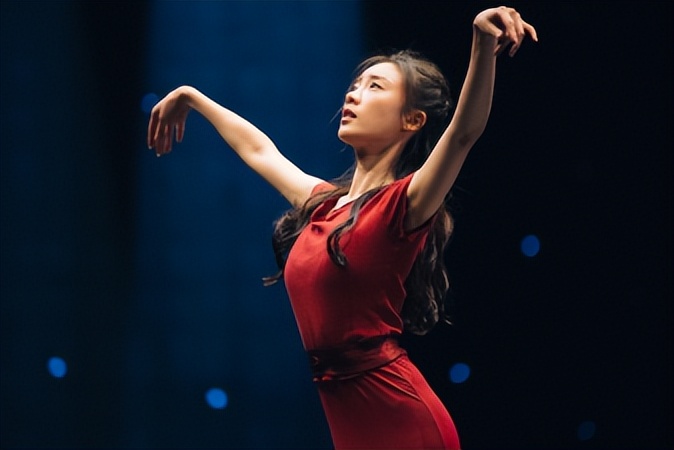 黑红小花张月：质疑整容上位不雅，演绿茶遭网暴，新剧逆转口碑