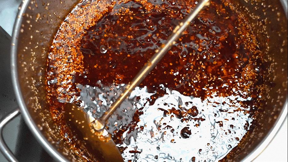 红河州有个“凉菜西施”，4㎡的小摊火了15年，一个月能卖10吨菜