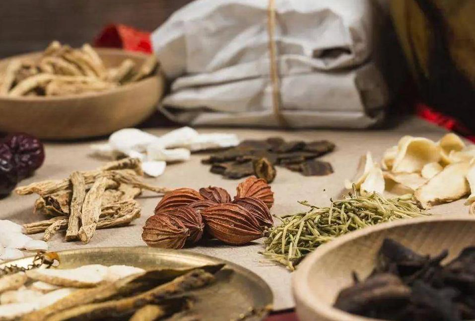 出汗多还怕冷？体内有热又有寒，中医一方阴阳平衡，暖身止汗！