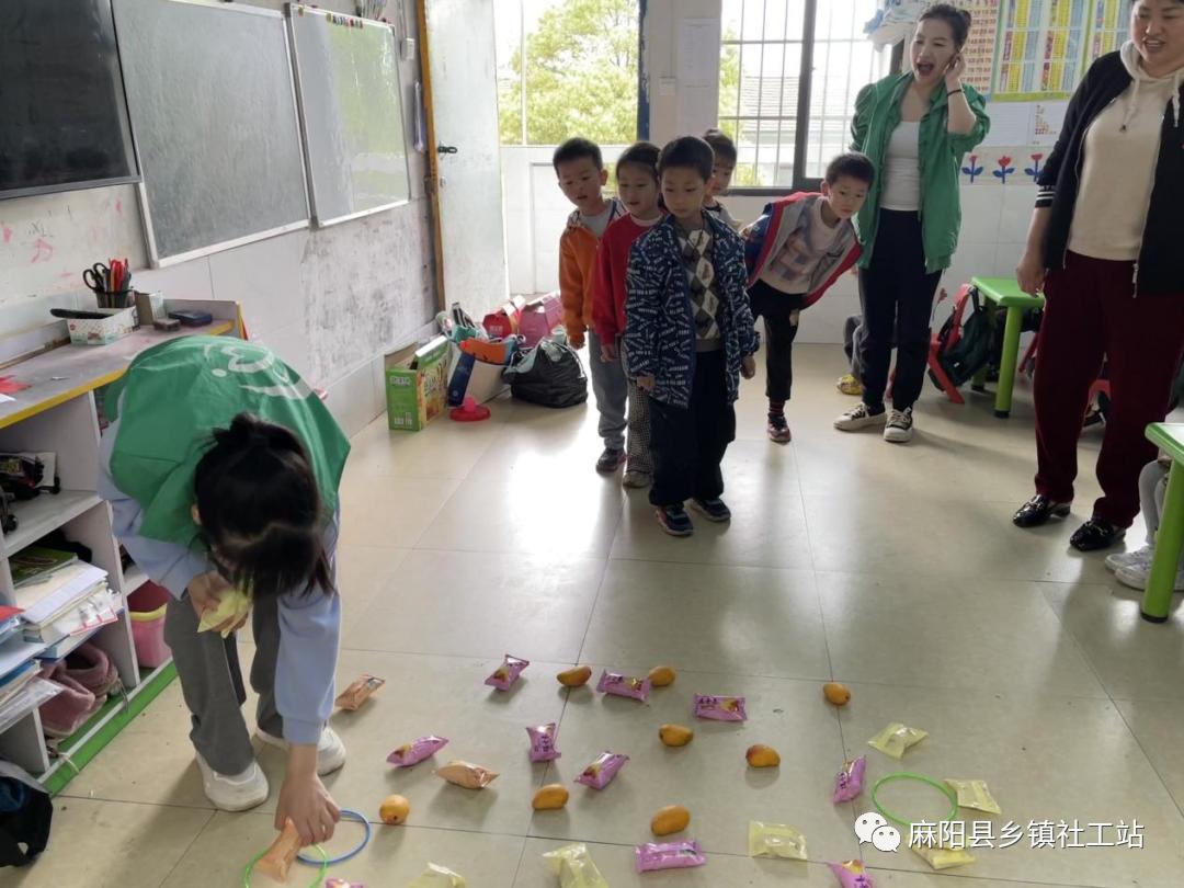 社工站儿童安全教育小组活动策划,社工开展护儿童成长主题社区活动